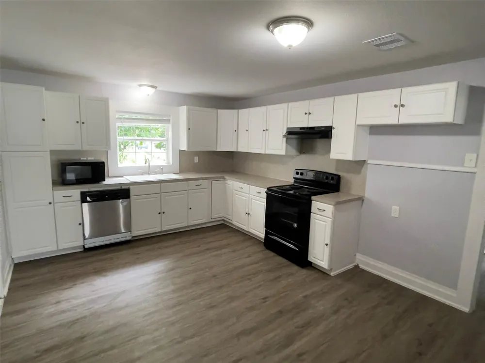 74 County Road 2415 Hull, TX 77564