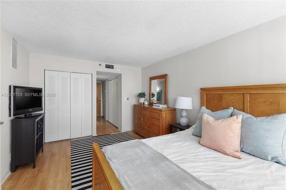 7601 E Treasure Dr #2001 North Bay Village, FL 33141