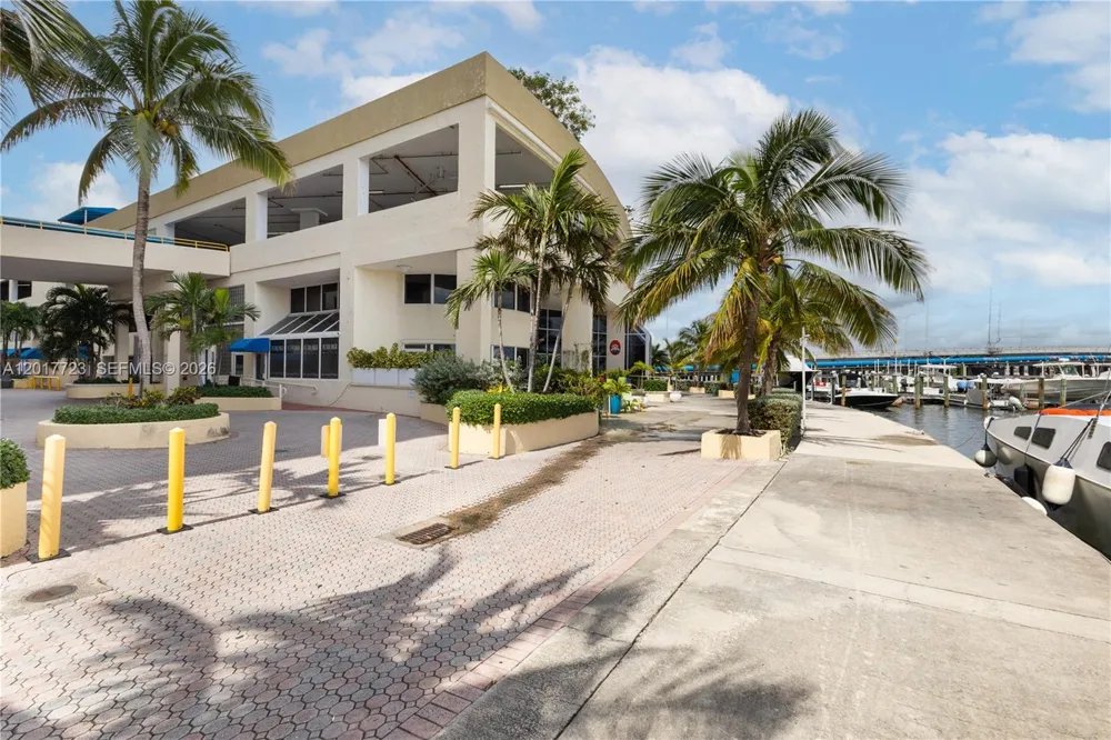 7601 E Treasure Dr #2001 North Bay Village, FL 33141