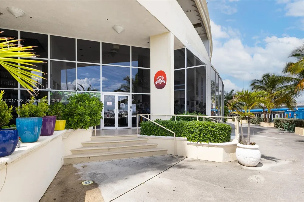 7601 E Treasure Dr #2001 North Bay Village, FL 33141