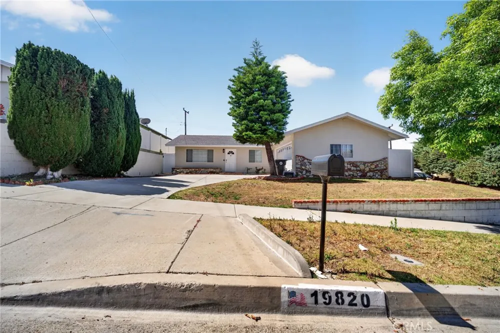 19820 Merryhill Canyon Country, CA 91351