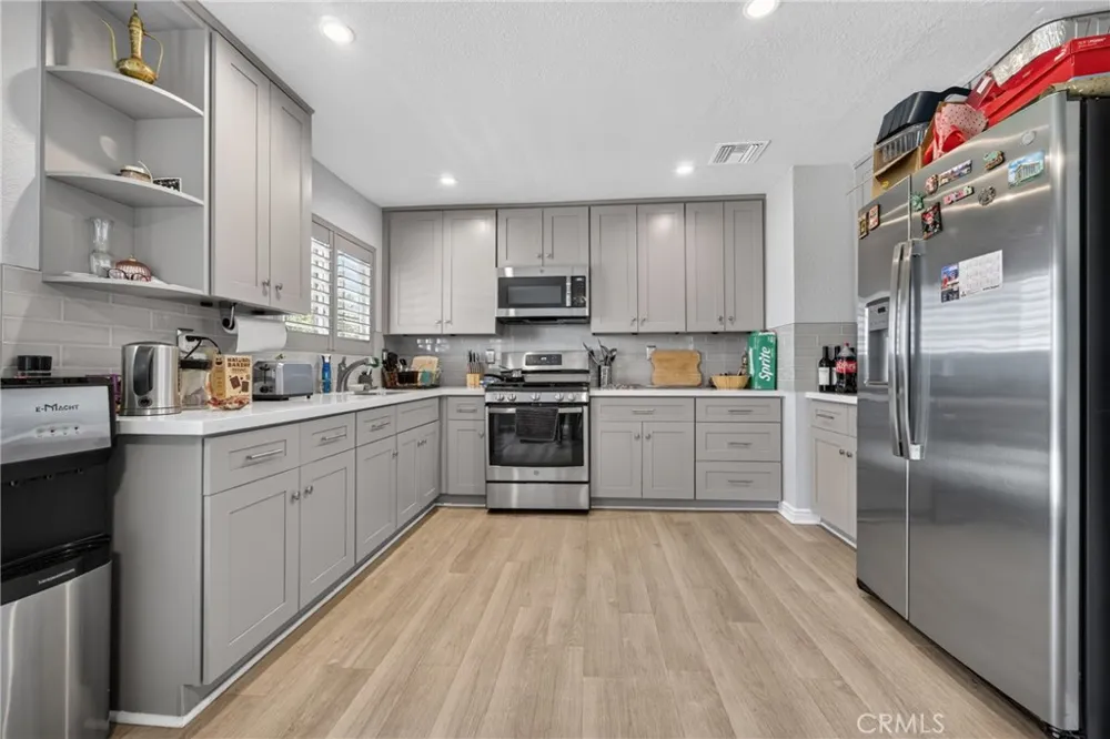 19820 Merryhill Canyon Country, CA 91351