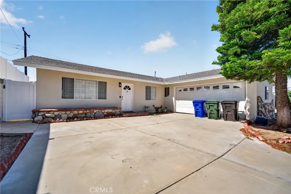 19820 Merryhill Canyon Country, CA 91351