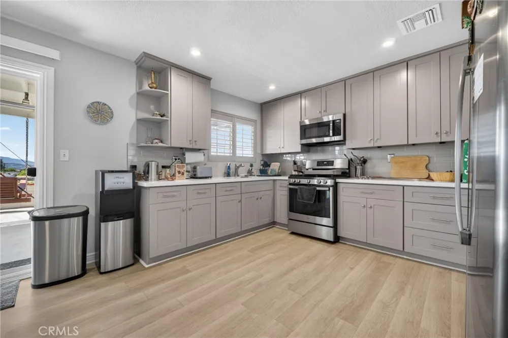 19820 Merryhill Canyon Country, CA 91351