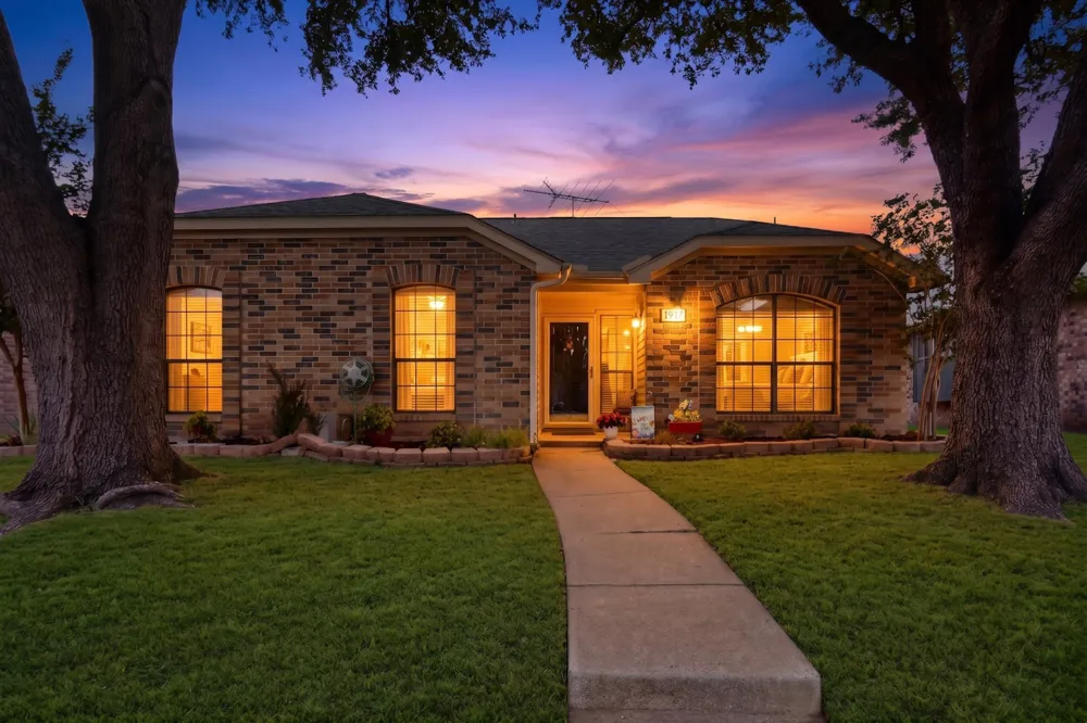 1917 Village Creek Drive Garland, TX 75040