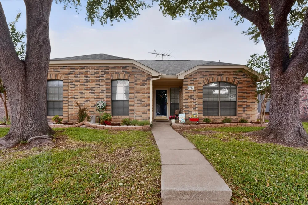 1917 Village Creek Drive Garland, TX 75040