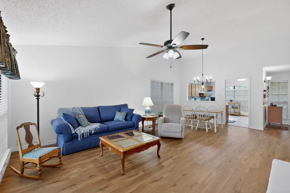 1917 Village Creek Drive Garland, TX 75040