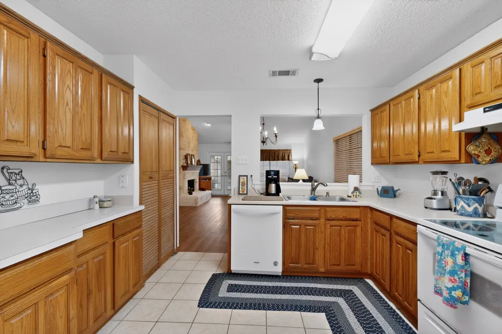 1917 Village Creek Drive Garland, TX 75040