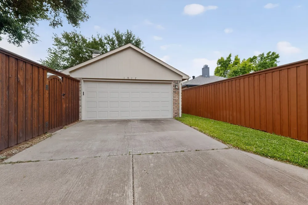 1917 Village Creek Drive Garland, TX 75040