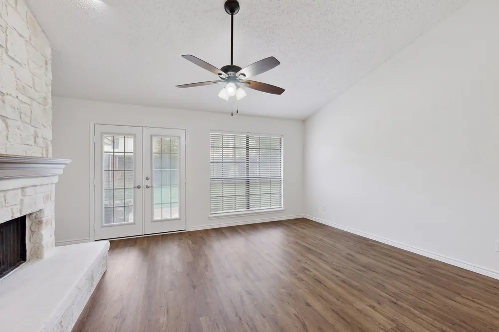 1917 Village Creek Drive Garland, TX 75040