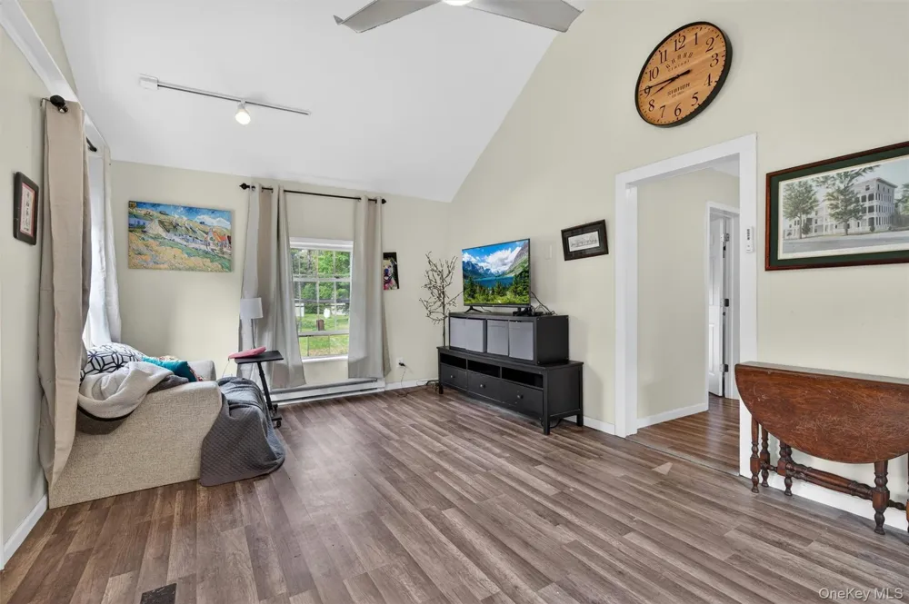 24 Avenue L Godeffroy, NY 12729