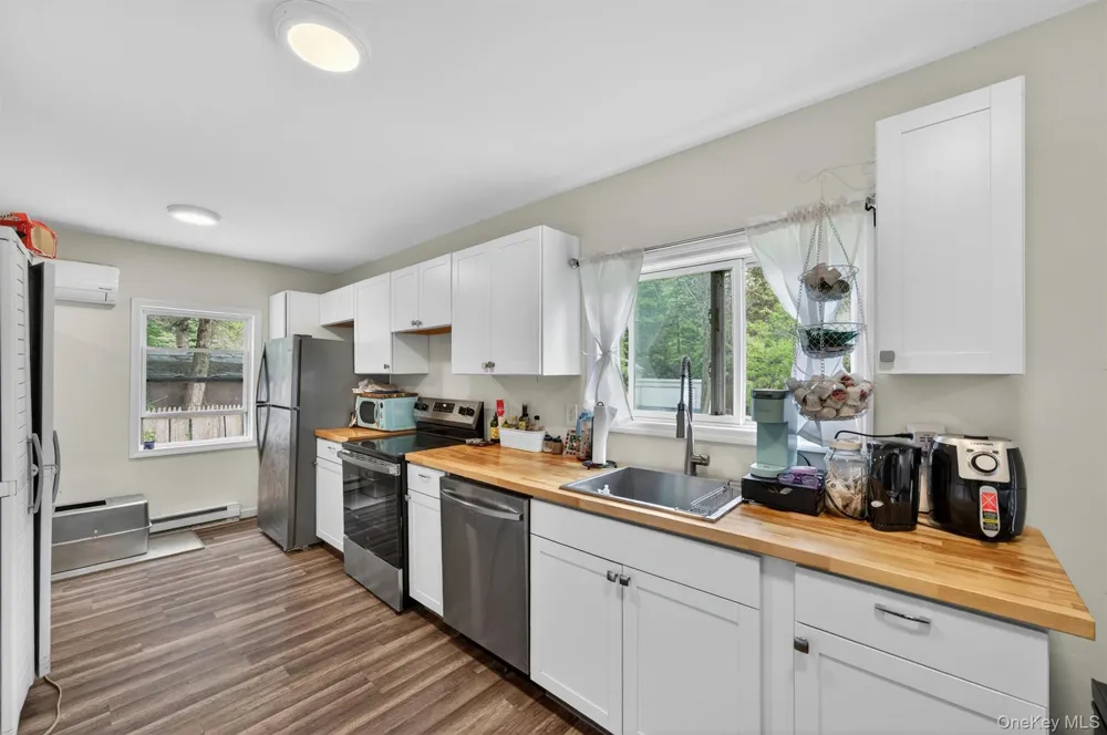 24 Avenue L Godeffroy, NY 12729