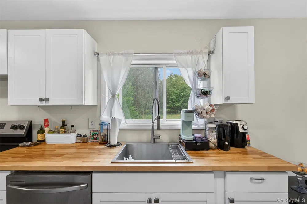 24 Avenue L Godeffroy, NY 12729