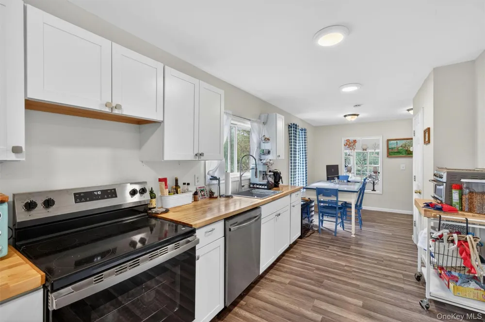24 Avenue L Godeffroy, NY 12729