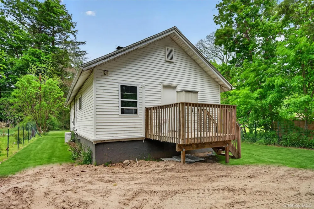 24 Avenue L Godeffroy, NY 12729