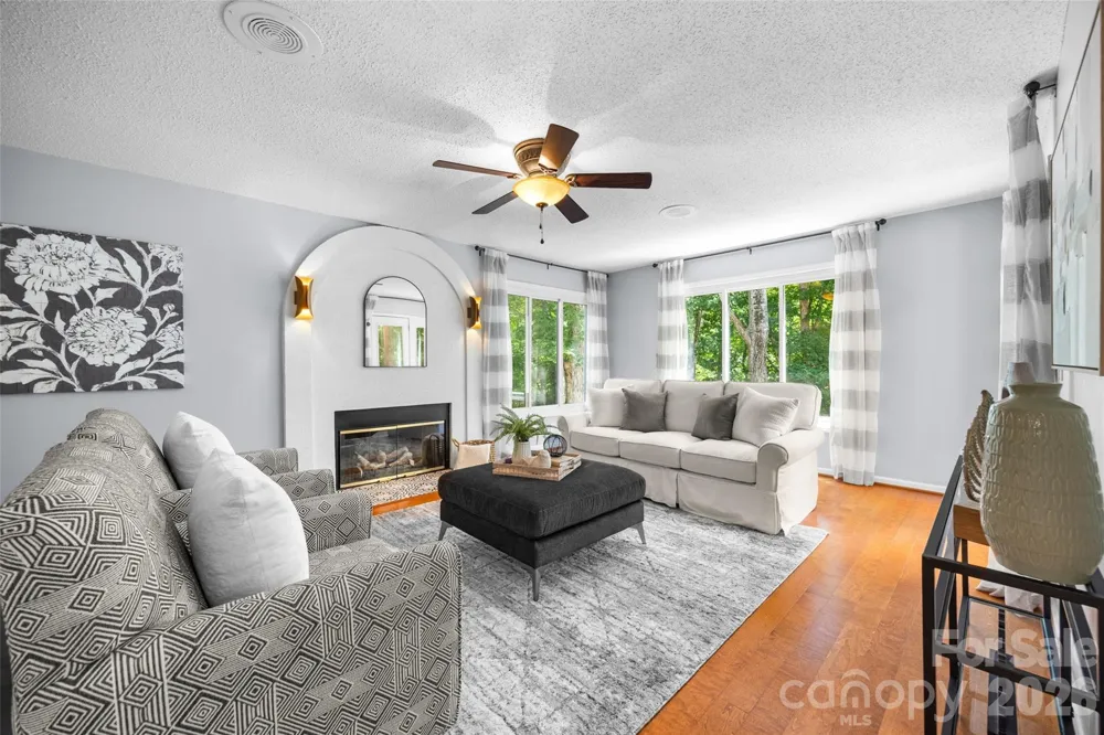 7057 Mariners Court Tega Cay, SC 29708