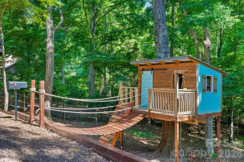 7057 Mariners Court Tega Cay, SC 29708