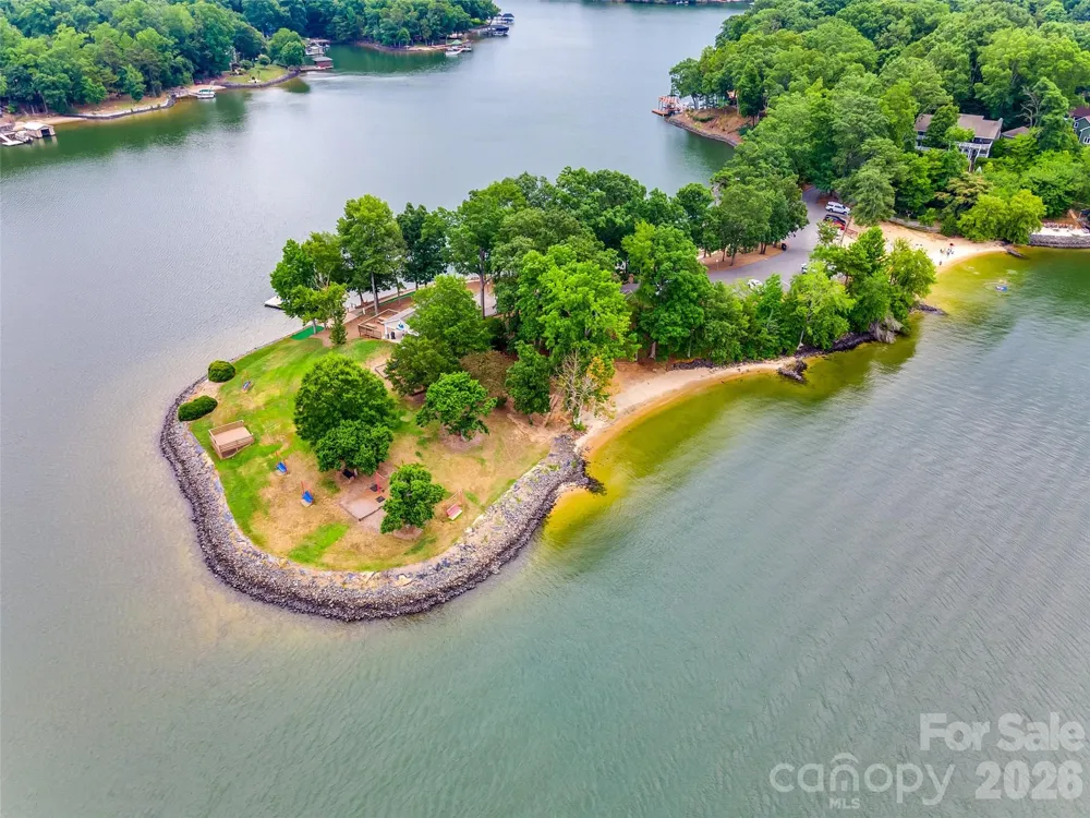 7057 Mariners Court Tega Cay, SC 29708