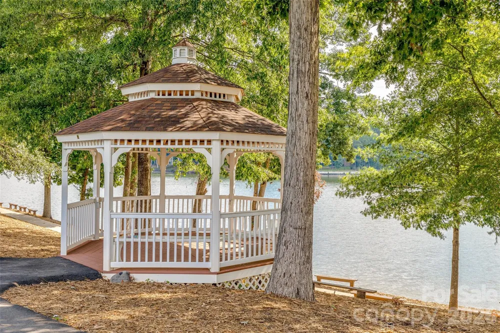 7057 Mariners Court Tega Cay, SC 29708