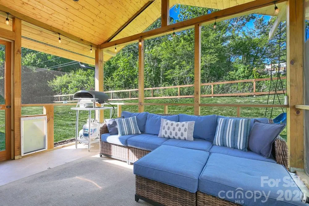 84 Far Hills Terrace Brevard, NC 28712