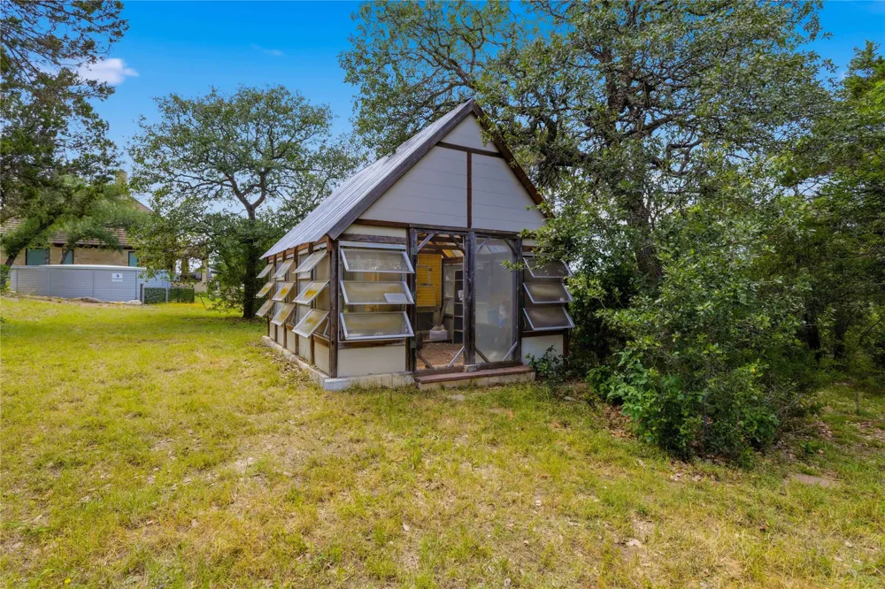 8122 Lime Creek Road Volente, TX 78641
