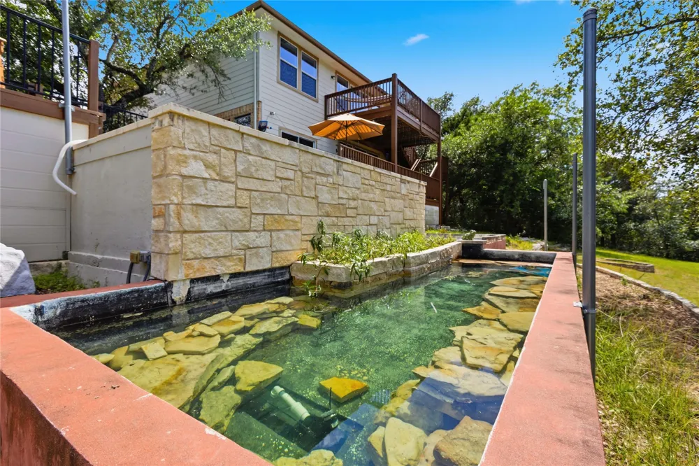 8122 Lime Creek Road Volente, TX 78641