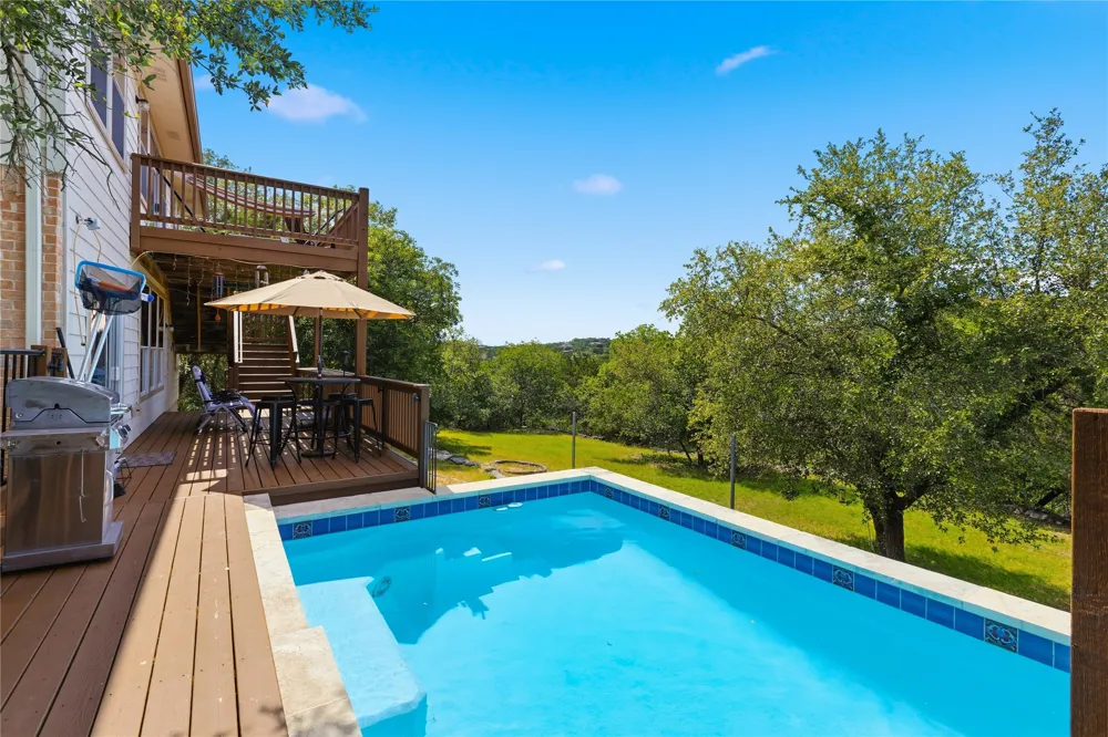 8122 Lime Creek Road Volente, TX 78641