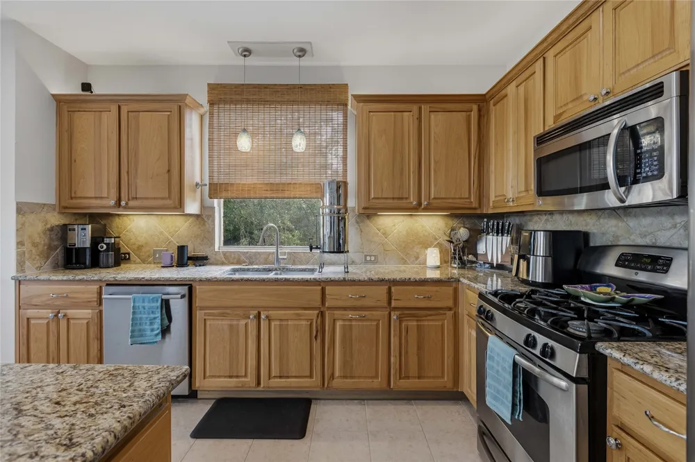 8122 Lime Creek Road Volente, TX 78641
