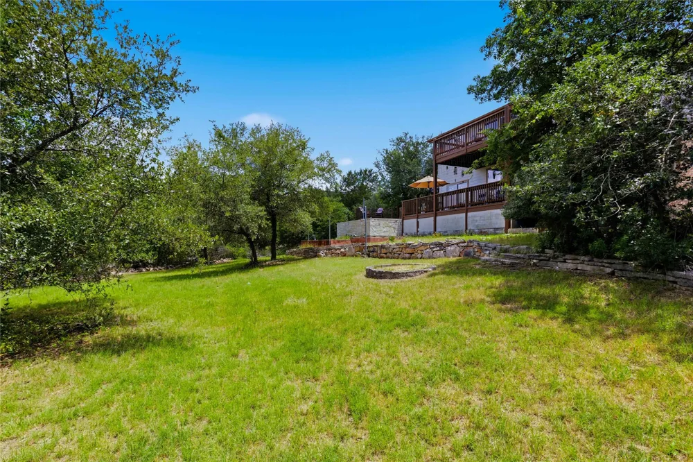 8122 Lime Creek Road Volente, TX 78641