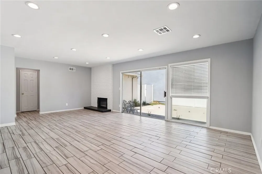 14657 Novice Street Panorama City, CA 91402