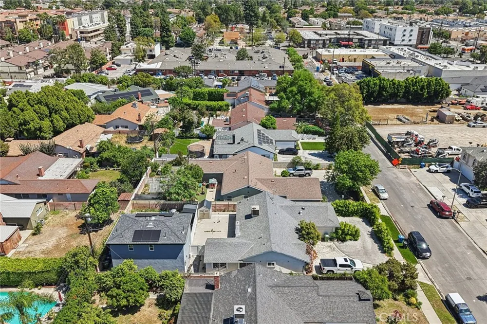 14657 Novice Street Panorama City, CA 91402