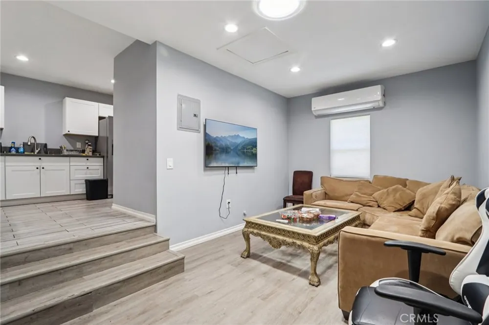 14657 Novice Street Panorama City, CA 91402