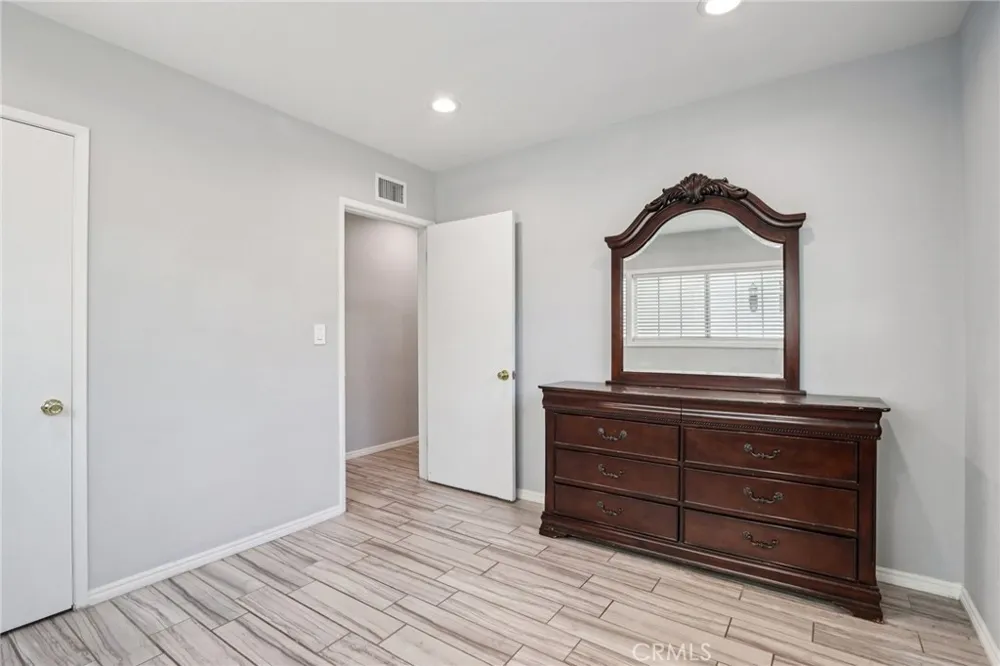 14657 Novice Street Panorama City, CA 91402