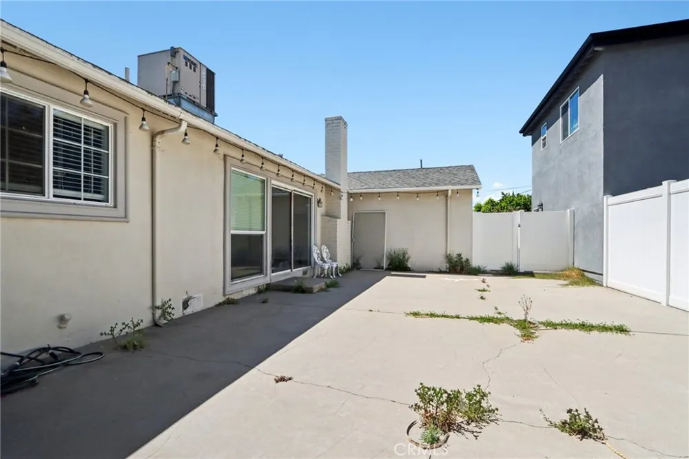 14657 Novice Street Panorama City, CA 91402