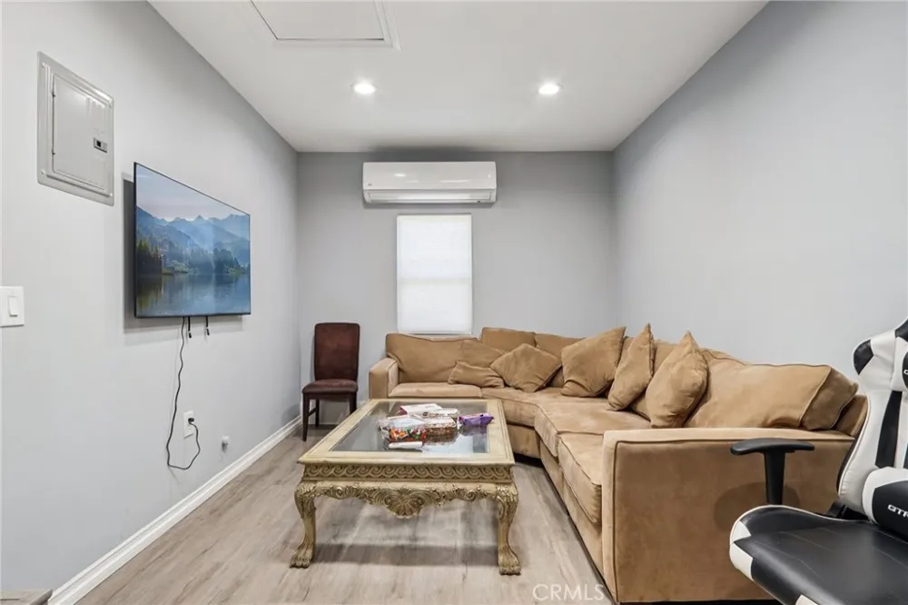 14657 Novice Street Panorama City, CA 91402