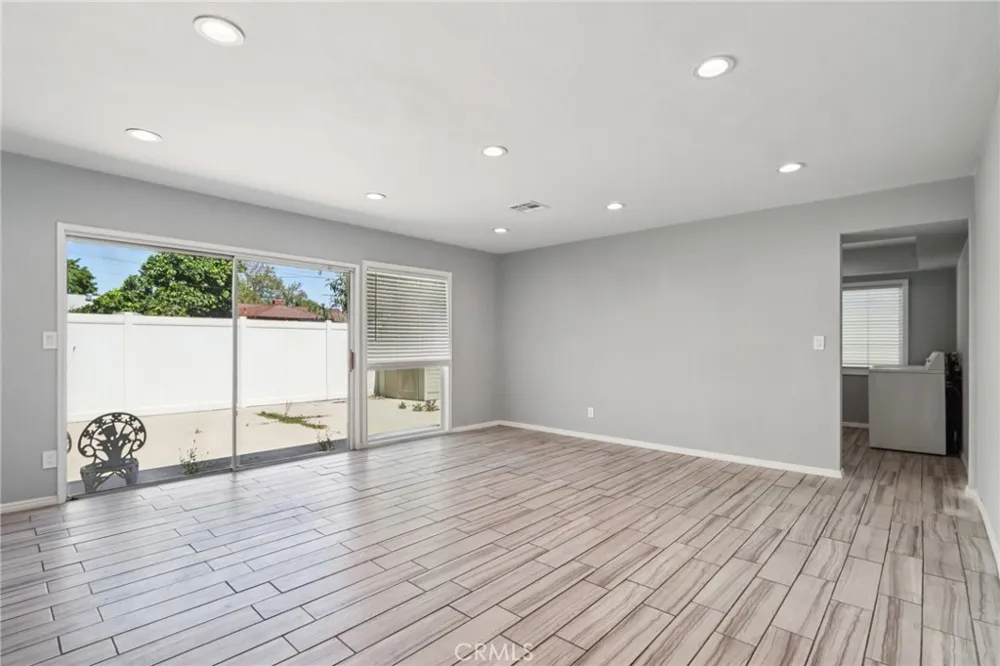 14657 Novice Street Panorama City, CA 91402