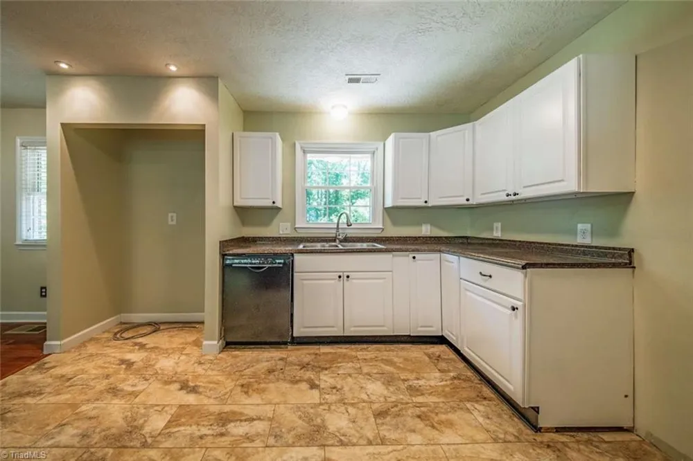 3155 Rainbow Avenue Pfafftown, NC 27040