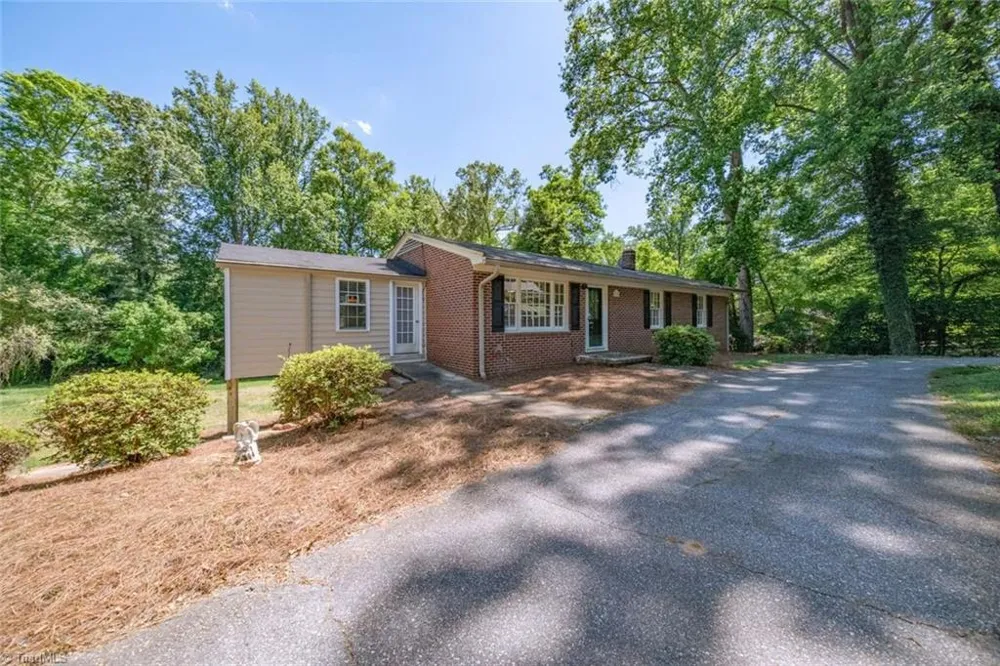 3155 Rainbow Avenue Pfafftown, NC 27040