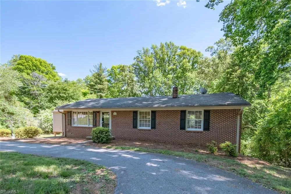 3155 Rainbow Avenue Pfafftown, NC 27040