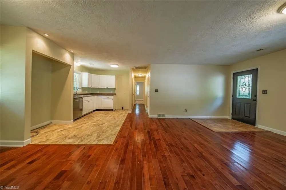 3155 Rainbow Avenue Pfafftown, NC 27040