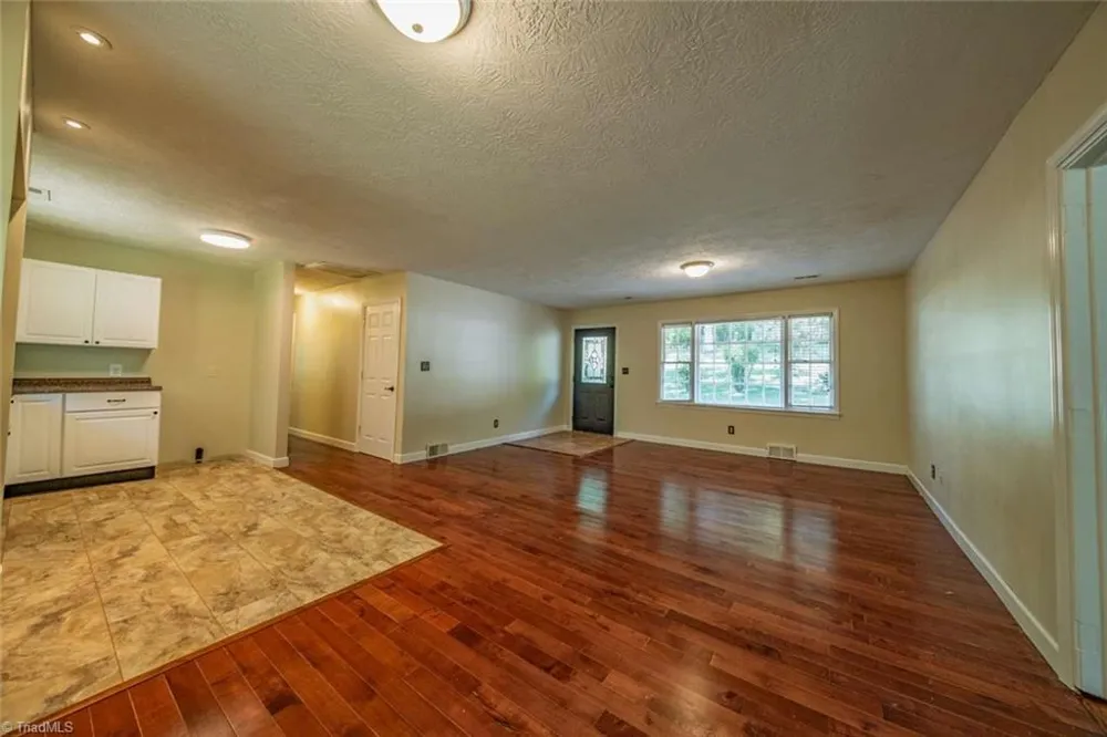 3155 Rainbow Avenue Pfafftown, NC 27040