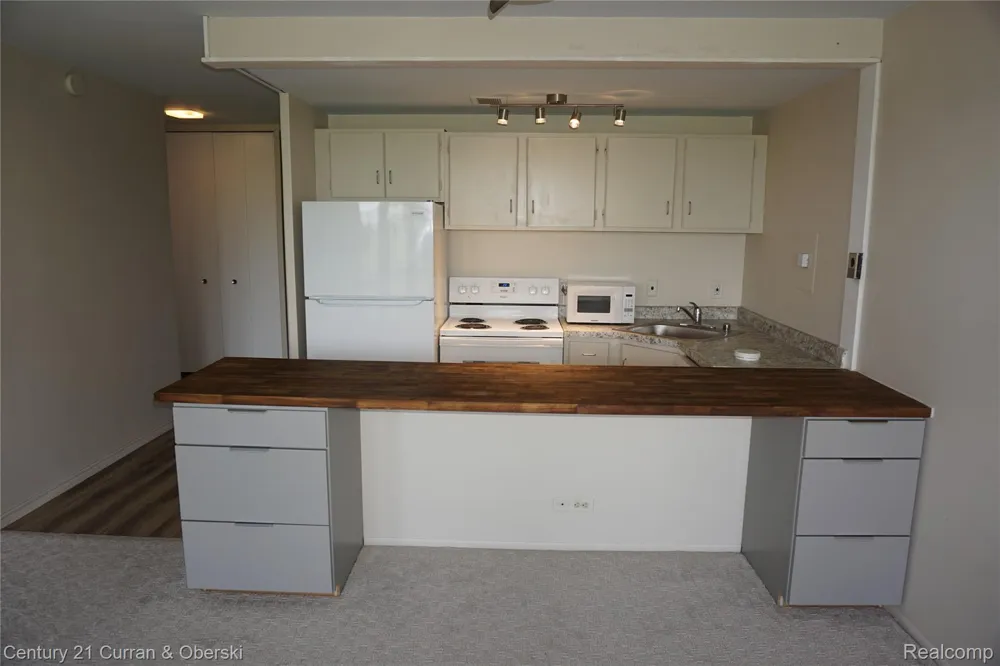 22700 Garrison Street #710 Dearborn City, MI 48124