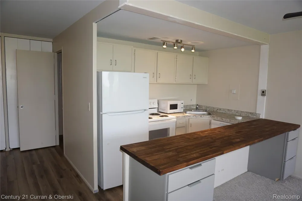 22700 Garrison Street #710 Dearborn City, MI 48124