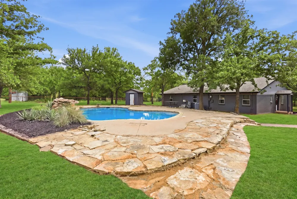 992 Fm 2210 Bridgeport, TX 76426