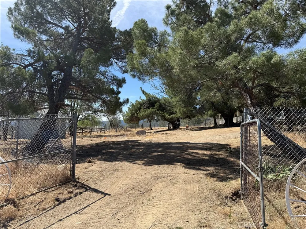 57313 Holland Anza, CA 92539