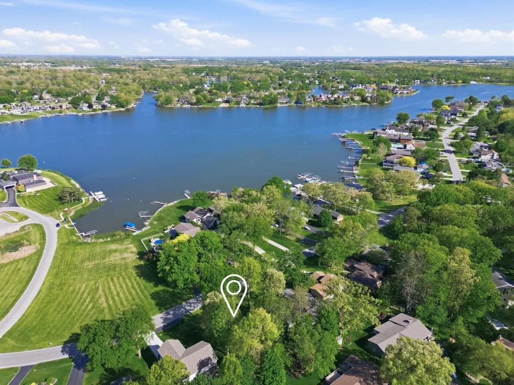 3580 W Lakeshore Drive Crown Point, IN 46307