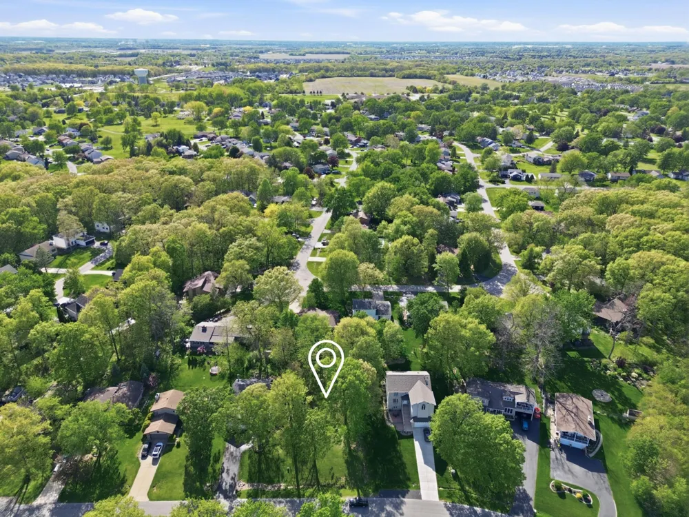 3580 W Lakeshore Drive Crown Point, IN 46307