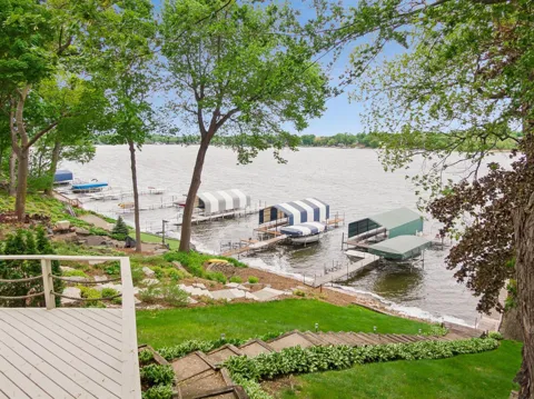 4936 Edgewater Drive