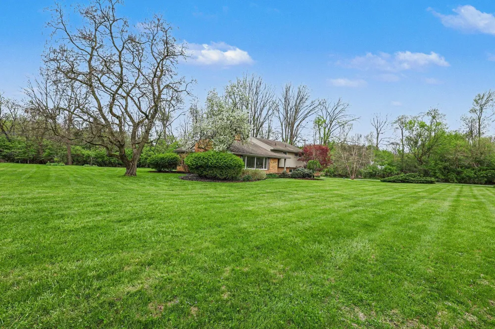 6595 Napier Road Plymouth, MI 48170