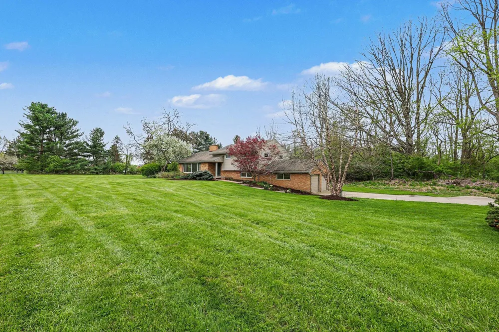 6595 Napier Road Plymouth, MI 48170
